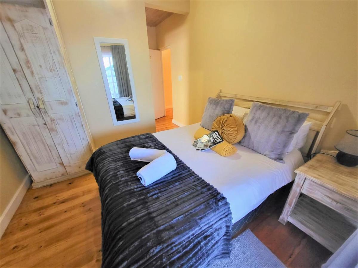 Point Village Guest House 모젤베이 외부 사진