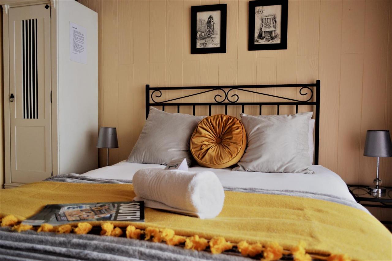 Point Village Guest House 모젤베이 외부 사진
